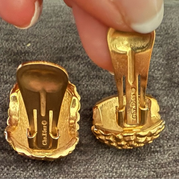 Vintage Christian Dior authentic gold tone clip earrings with CD makeup bag NWT - Picture 10 of 13